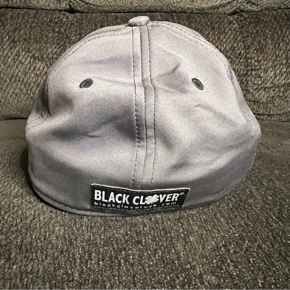 NEW Black Clover Premium Clover 22 Performance Wick Stretch Band Cap Size S/M - Picture 3 of 8